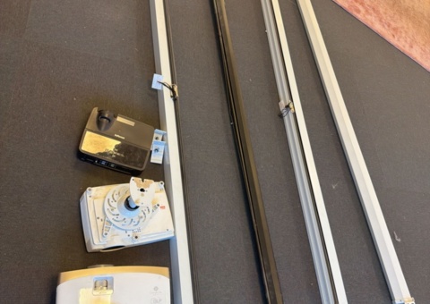 Projectors 3 pcs with projector screens 4 pcs - BenQ, InFocu, etc.