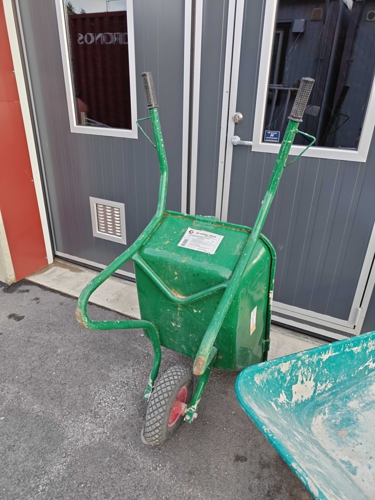 1484645-2 Wheelbarrows and tingles