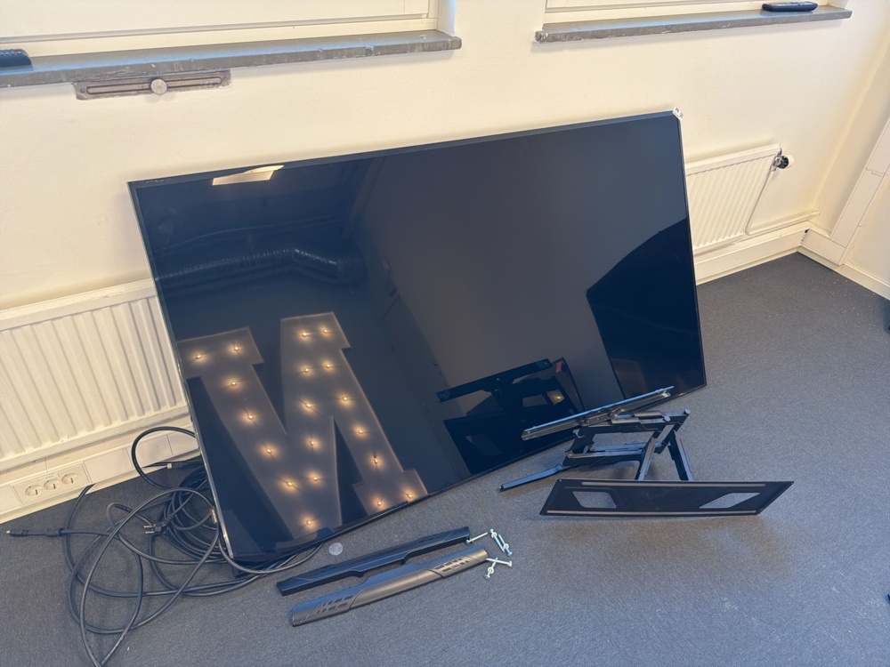 1594787-1 Monitor with accessories - Samsung ED75E - 2017