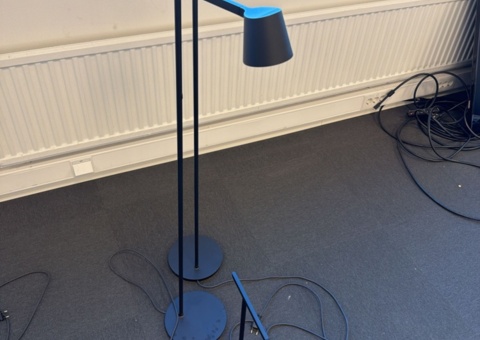 Floor lamps 2 pcs and table lamp - Muuto Tip