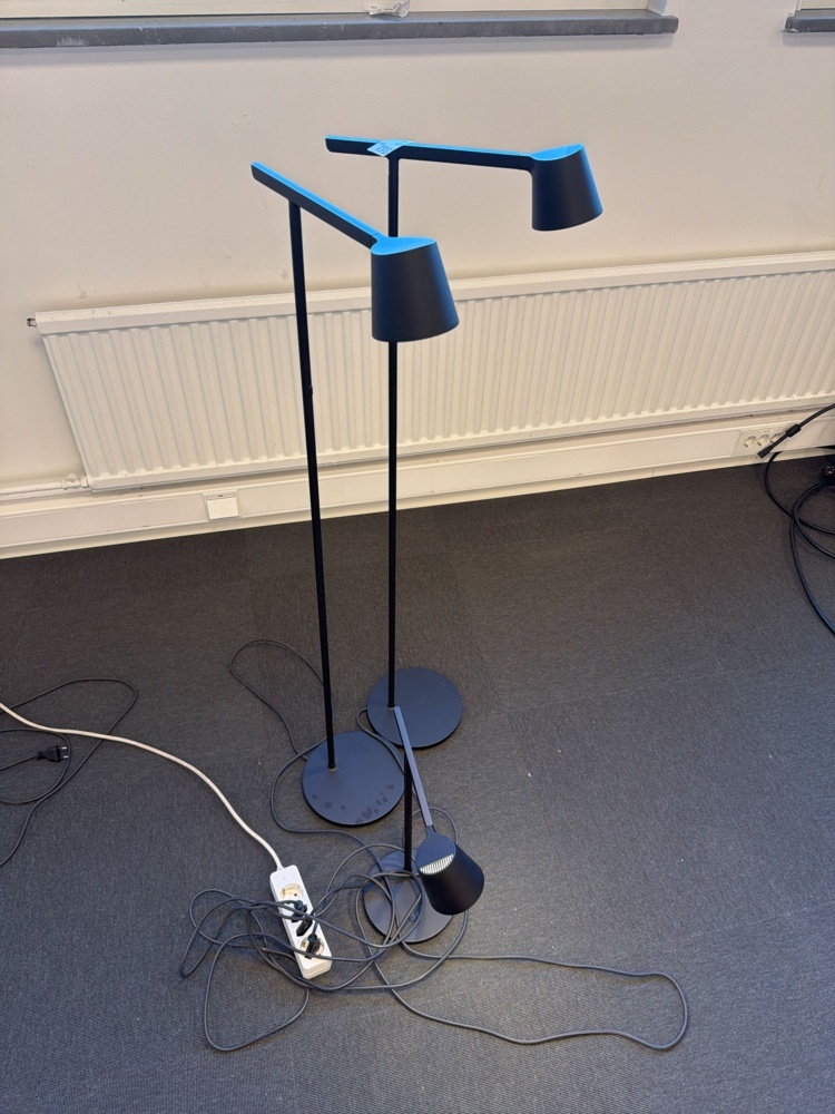 1594788-2 Floor lamps 2 pcs and table lamp - Muuto Tip