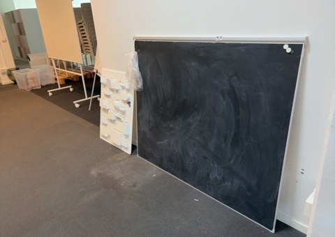 Griffeltavla, whiteboardtavlor och förvaringstavla