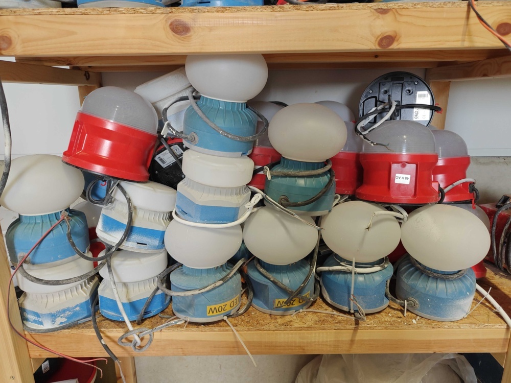 1484649-1 Lot of work lights for construction sites