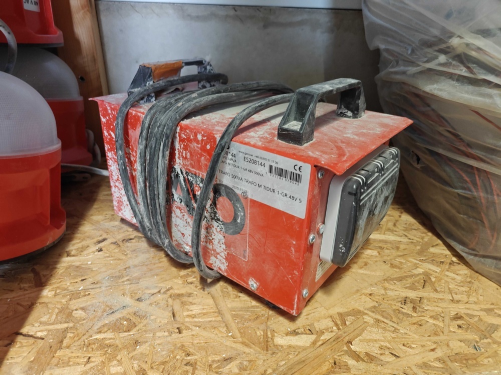 1484649-2 Lot of work lights for construction sites