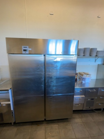 1458516-2 ZANUSSI frysskåp 1430 liter – dubbeldörr – rostfritt