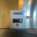 1458516-3 ZANUSSI frysskåp 1430 liter – dubbeldörr – rostfritt