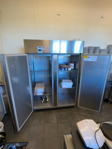 1458516-1 ZANUSSI frysskåp 1430 liter – dubbeldörr – rostfritt