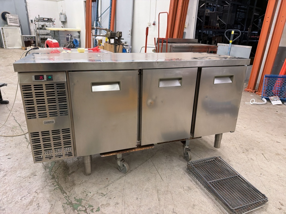 1566501-1 Kylbänk Zanussi