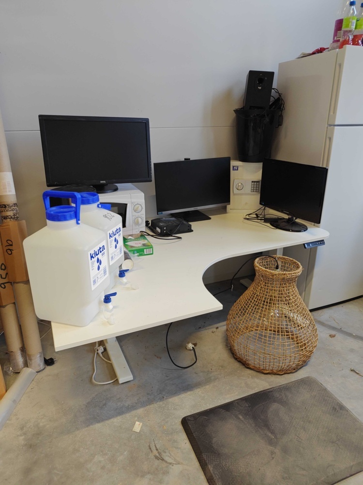 1484662-2 Office and kitchen accessories