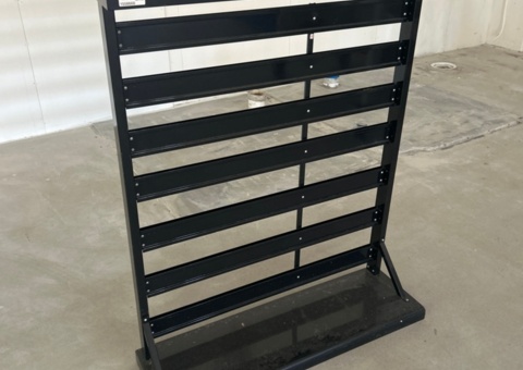 Assortment shelf for plastic crates