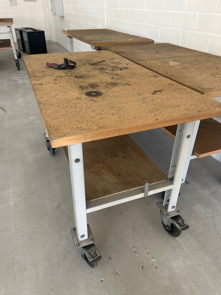 1558669-2 Arbetsbänk på hjul 3 st