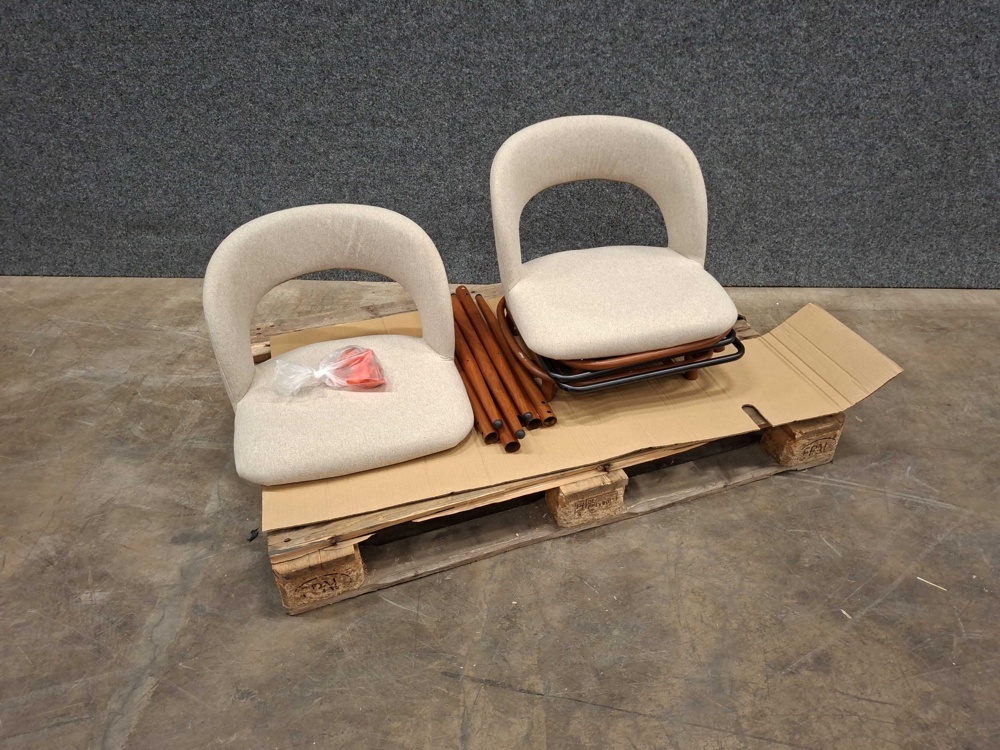 1602457-1 2 chairs