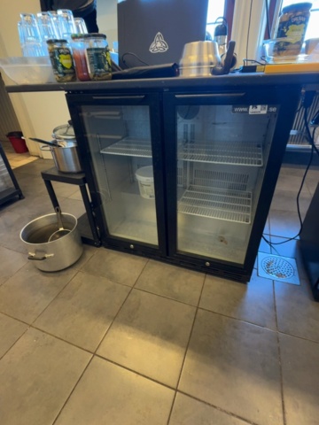 1458526-1 Barkyl / flaskkyl – NCS NC 865 H – 2 glasdörrar – 200 liter