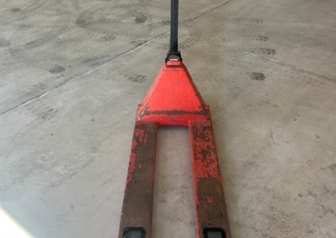 Pallet truck with pallet scale