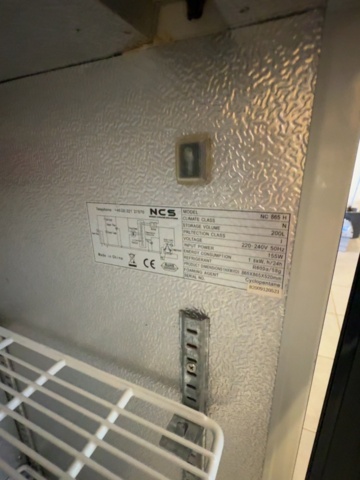 1458526-3 Barkyl / flaskkyl – NCS NC 865 H – 2 glasdörrar – 200 liter