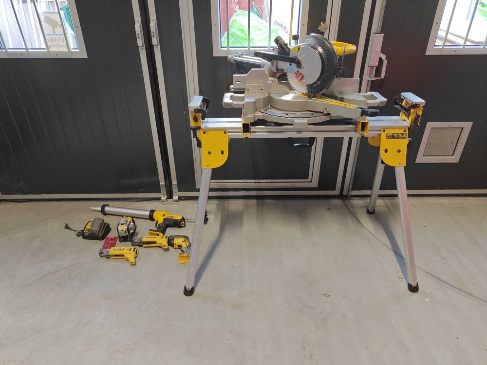 1484665-1 DeWalt package