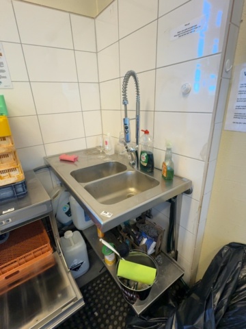 1458528-1 Vägghängd diskbänk i rostfritt – 120 × 60 cm – dubbla hoar, spolmunstycke och underhylla