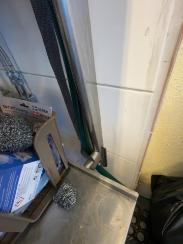 1458528-6 Vägghängd diskbänk i rostfritt – 120 × 60 cm – dubbla hoar, spolmunstycke och underhylla