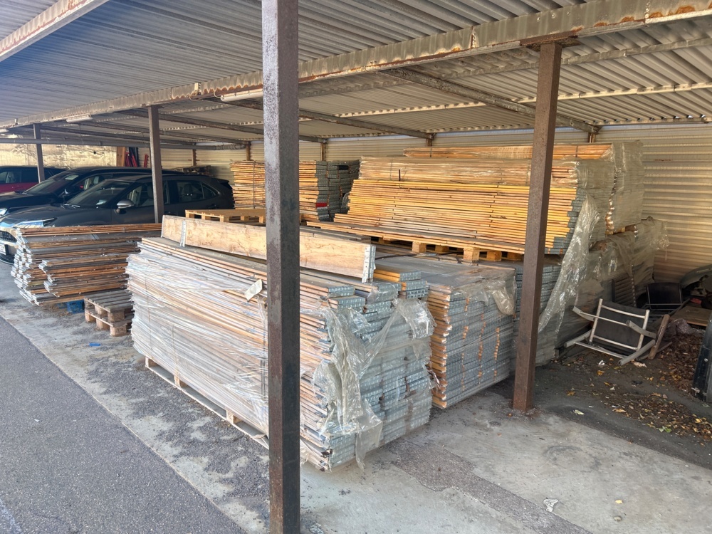 1558677-1 Large batch of pallet collars (approx. 700 pcs.)