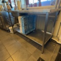 1458530-8 Diskbänk i rostfritt med blandare, överhyllor, glashängare och 2 diskbackar – 140 cm