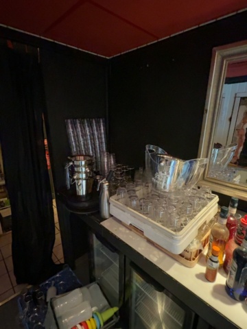 1458536-1 Stort parti bartillbehör, glas, drinkutrustning, ishinkar & spegelr
