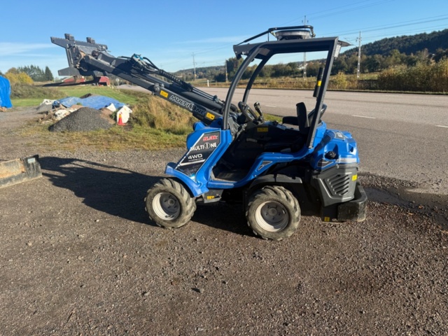 1486434-3 Kompaktlastare MultiOne 5.3K 4WD Hydrostat med teleskoparm, skopa och gafflar – 2020
