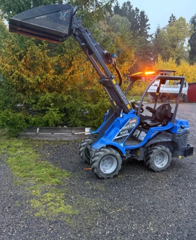 1486434-5 Kompaktlastare MultiOne 5.3K 4WD Hydrostat med teleskoparm, skopa och gafflar – 2020