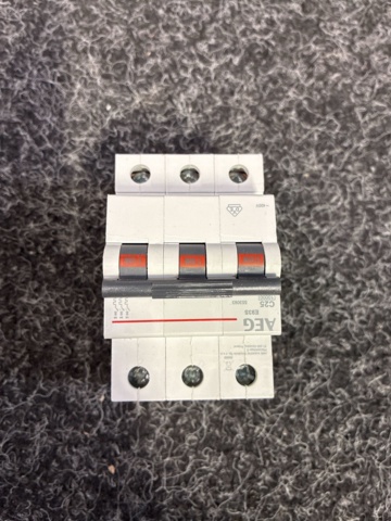 1602656-3 12 st Automatsäkring AEG 3P C16 400V