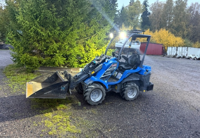 1486434-1 Kompaktlastare MultiOne 5.3K 4WD Hydrostat med teleskoparm, skopa och gafflar – 2020