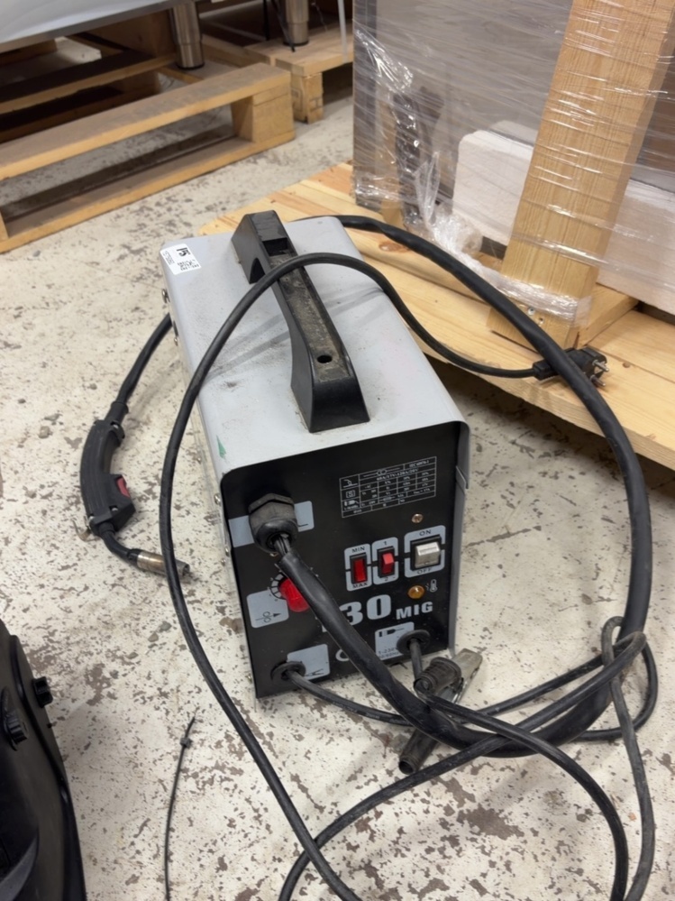 1575060-2 Svets med tillbehör - Meec Tools 130 MIG
