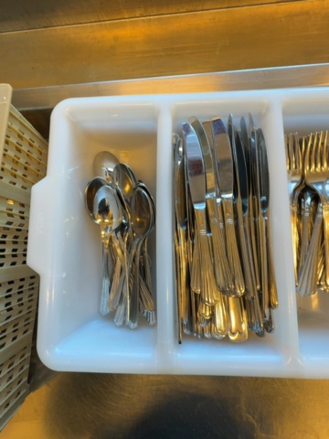 1458537-6 Stort parti restaurangbestick – ca 385 delar + blandade bestick