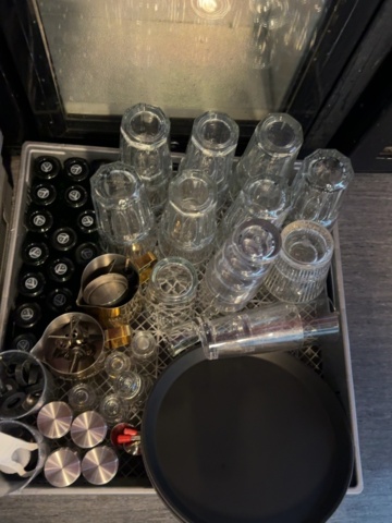 1458536-16 Stort parti bartillbehör, glas, drinkutrustning, ishinkar & spegelr