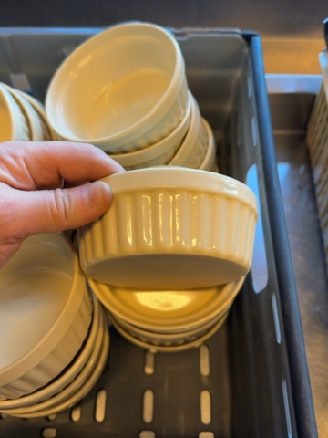 1458538-2 Ungsformar porslin 32st