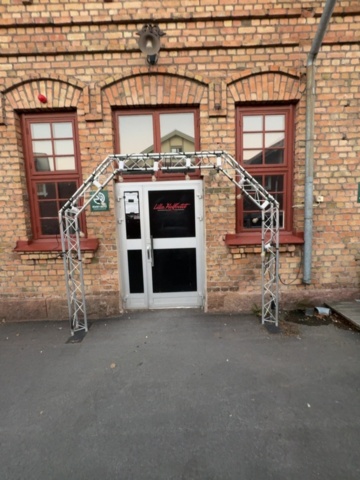 1458535-1 Trossportal / Entréportal i aluminium med belysning – ca 240 cm hög