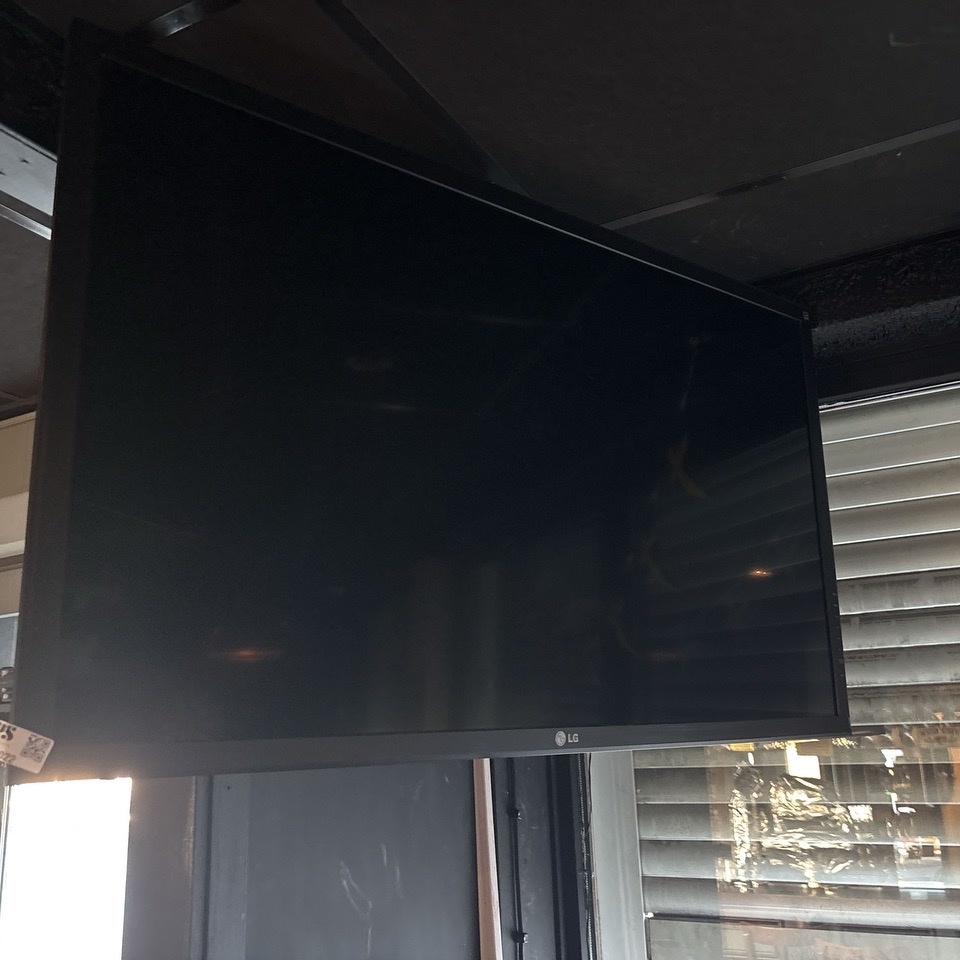 1426022-1 TV incl. ceiling mount - LG