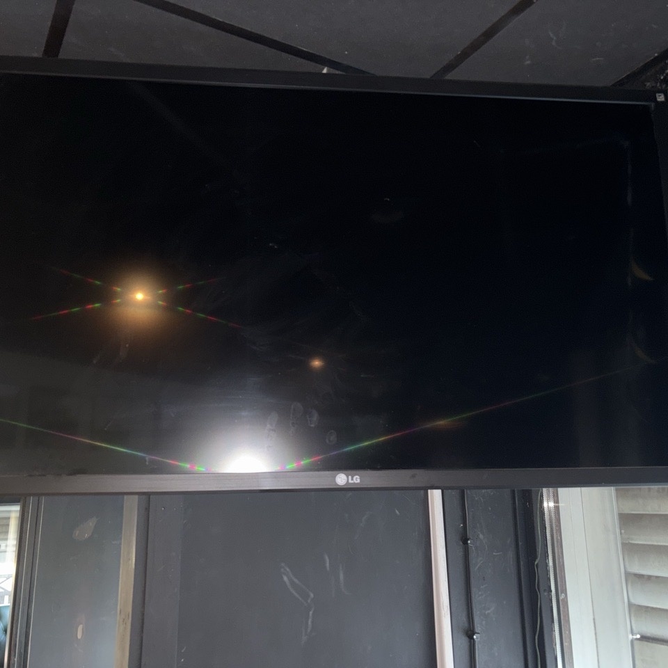 1426022-2 TV incl. ceiling mount - LG