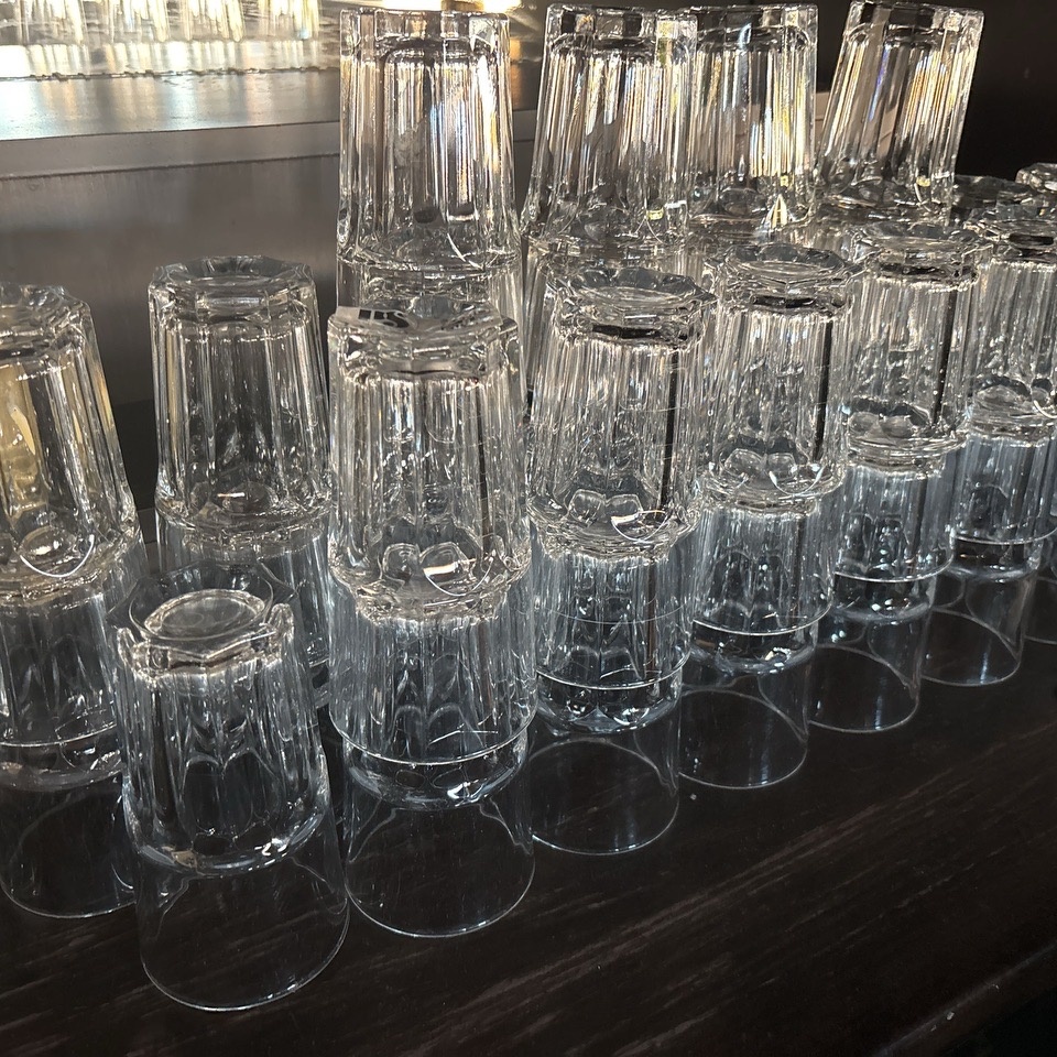 1426029-1 Various drinking glasses