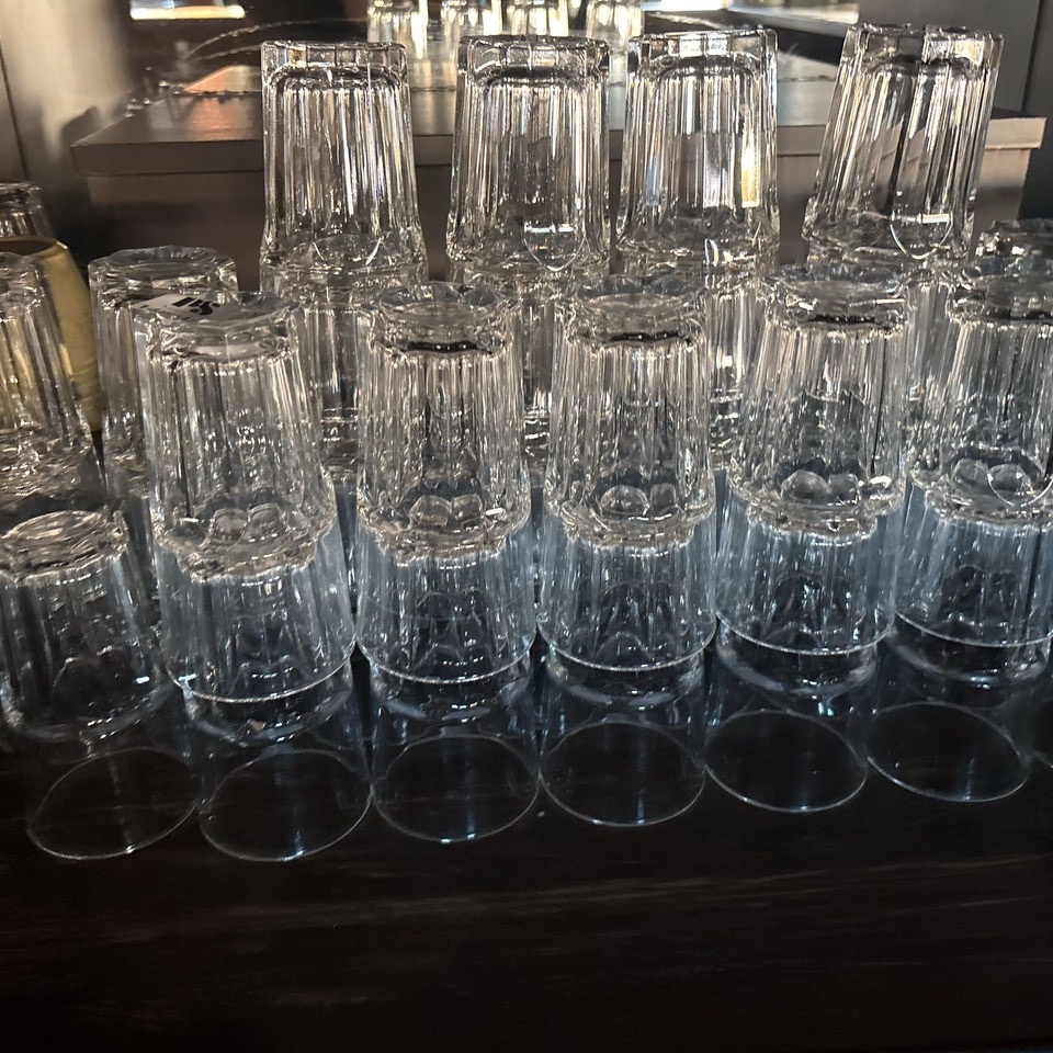 1426029-2 Various drinking glasses