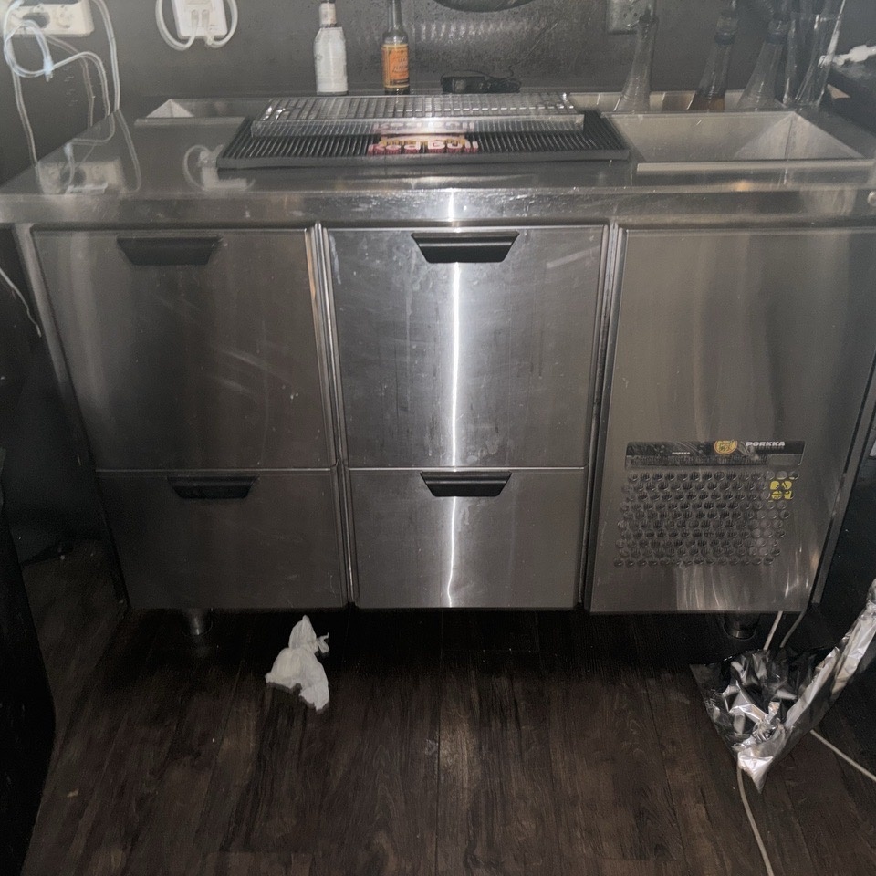 1426031-1 Refrigerated counter with drawers, ice and bottle battery