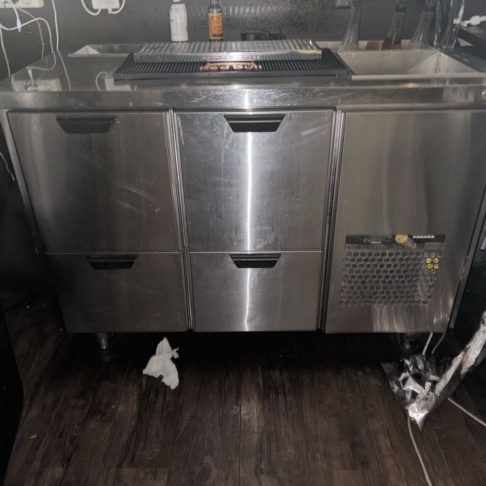 1426031-2 Refrigerated counter with drawers, ice and bottle battery