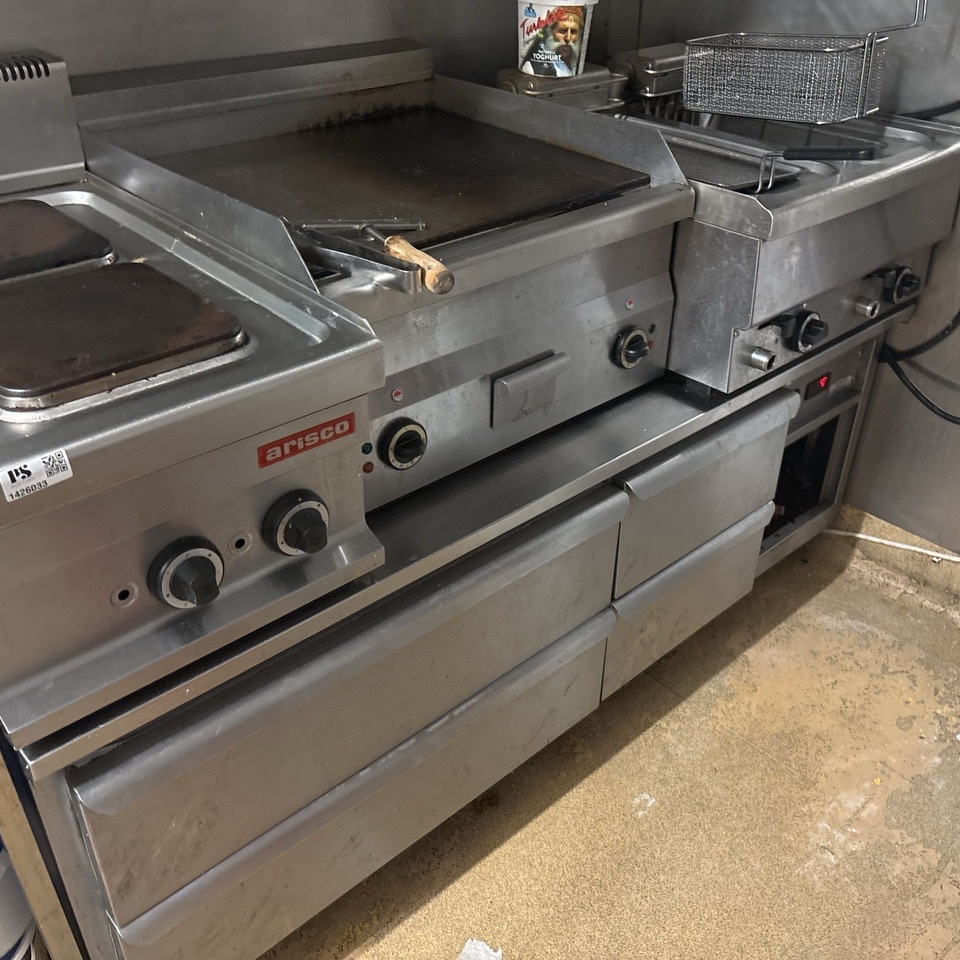 1426033-1 Complete grill bench