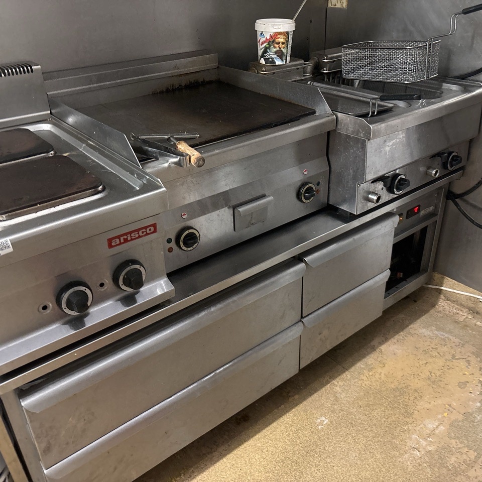 1426033-2 Complete grill bench