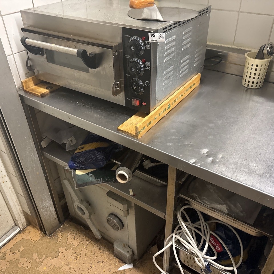 1426037-1 Pizza oven including stainless steel worktop