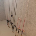 1485837-1 10st fiskespön med rullar Okuma, Daiwa