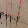 1485837-2 10st fiskespön med rullar Okuma, Daiwa