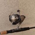 1485837-8 10st fiskespön med rullar Okuma, Daiwa