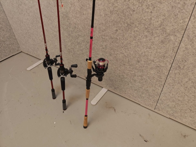 1485837-20 10st fiskespön med rullar Okuma, Daiwa