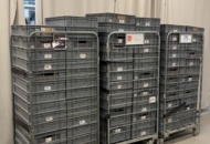 1549151 3 rullburar med 80 grå plastbackar