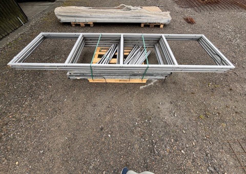 Collection of window sections and glass panes - Preconal