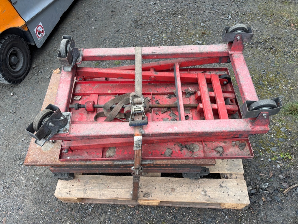 1563581-1 2 Lifting tables